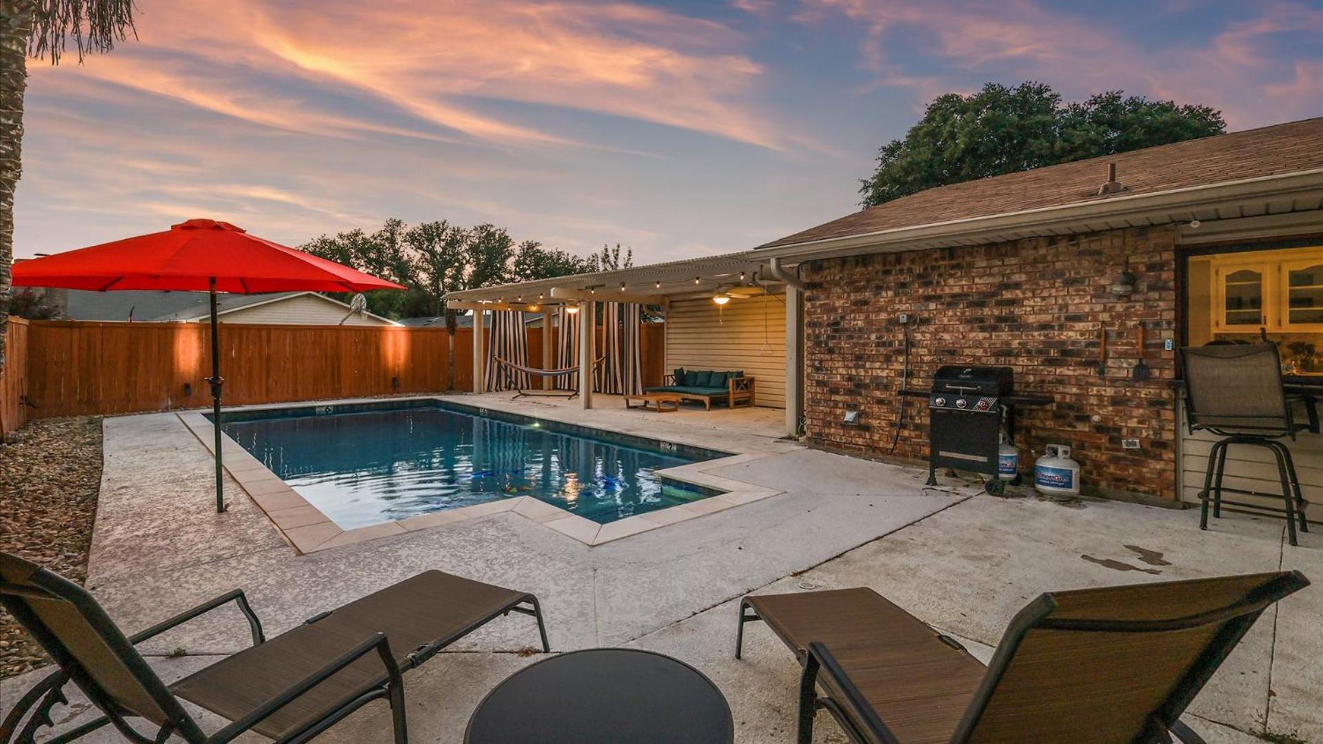 Spectacular 4Br 2,5Ba Holiday Home With Pool And Grill Carrollton Exterior photo